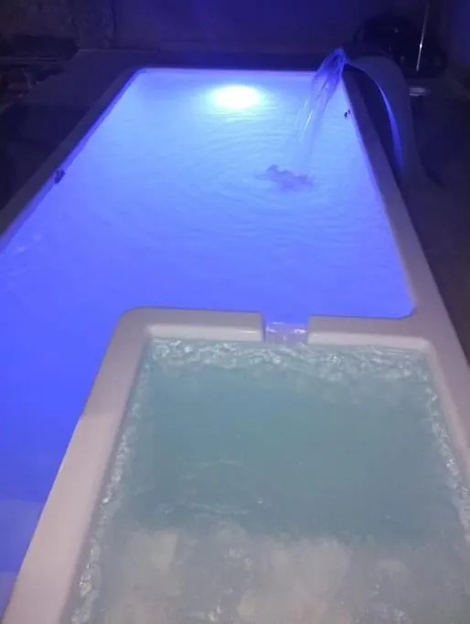 Casa Com 3 Quartos Com Piscina Com Hidromassagem contacts